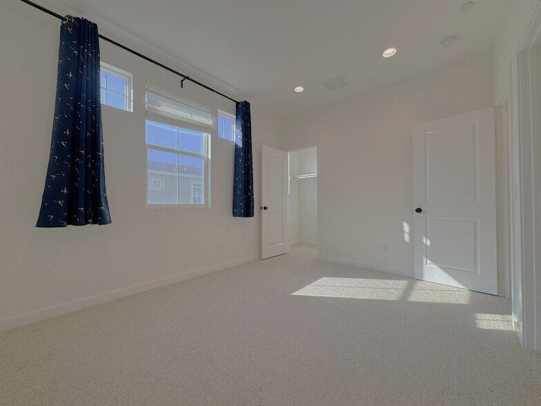 Bedroom 3 - 2729 Sunrise Way