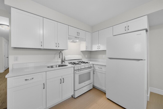 Building Photo - 135 Beekman Ave