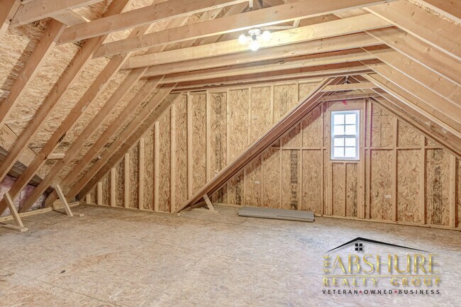 Building Photo - 325 Timber Meadow Lake