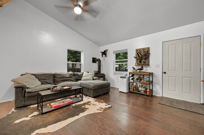Building Photo - 6258 Bellwood Dr
