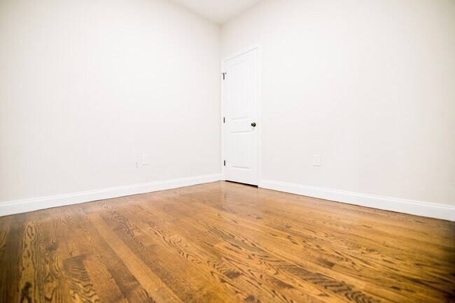 Building Photo - 757 Washington St