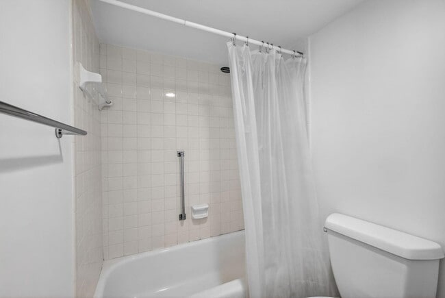 Building Photo - 2800 N Ocean Dr