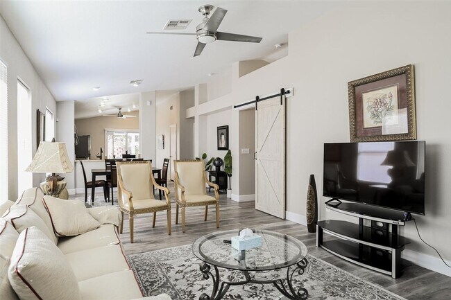 Building Photo - Fully Furnished - Turn Key - Short Term 31days+ - Sleeps up to 7