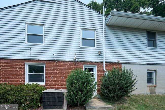 Building Photo - 2924 Gracefield Rd
