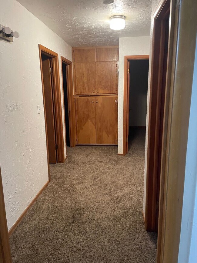 Building Photo - 3 Bedroom 1.5 Bathroom Home in Sublimity!