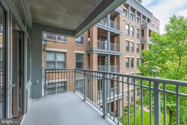 Building Photo - 2425 L St NW