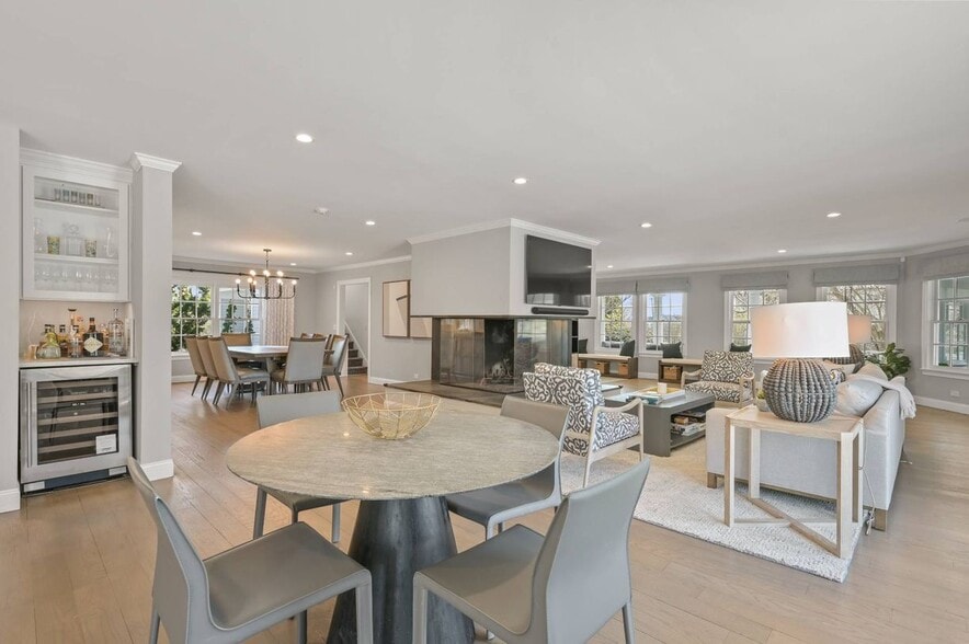 Building Photo - 245 Oneck Ln