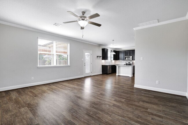 Building Photo - STEUBING FARM - ENCLAVE! 3BD/2.5BA Immaculate - Must See!!
