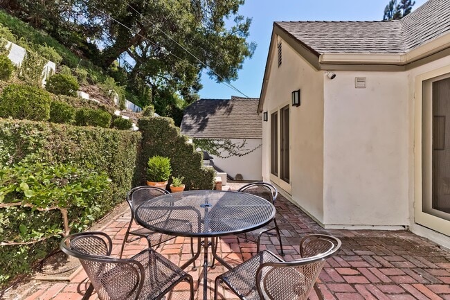 Building Photo - 1448 N Beverly Dr
