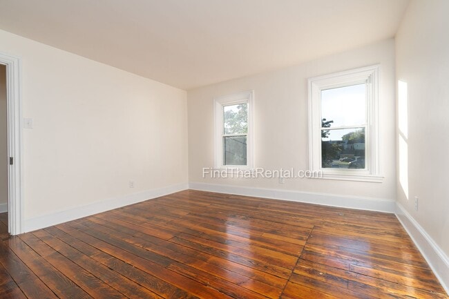 Building Photo - 423 N Bedford St
