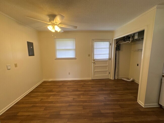 Building Photo - 523A Dawson Ln