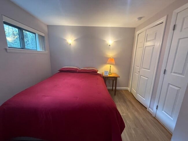 Building Photo - 6 Windsor Hill Way