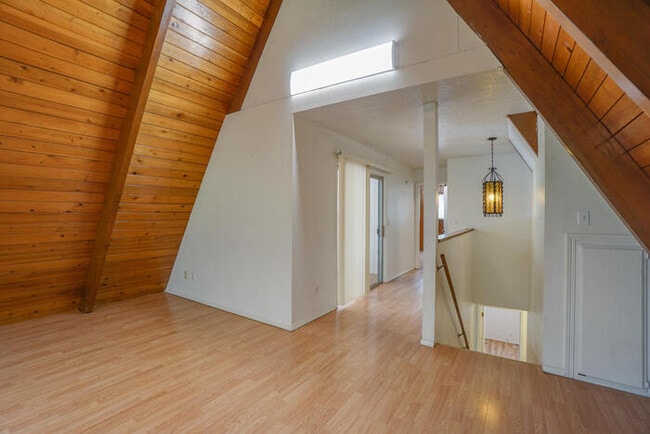 Building Photo - COUNTRY LIVING IN WASHOUGAL