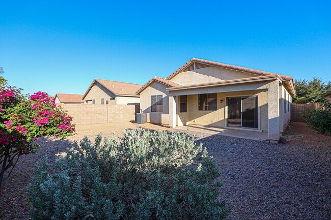 Building Photo - Great Litchfield Park Neignborhood!