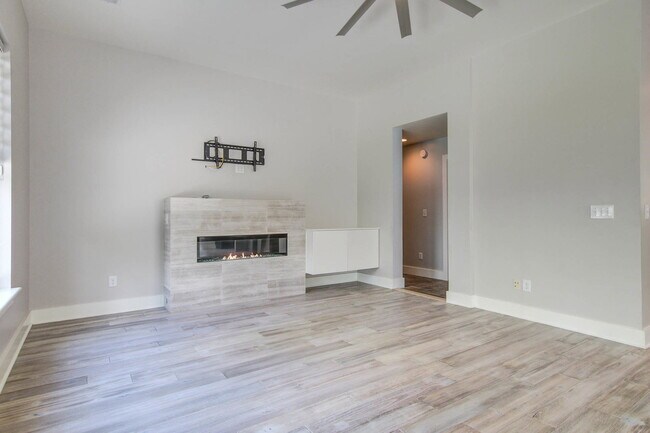 Building Photo - 2217 Daniel Island Dr