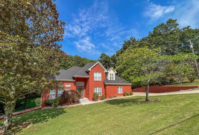 Primary Photo - 104 Elm Cove