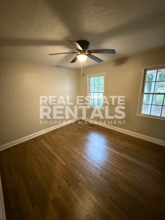 Building Photo - 302 Aderholt St