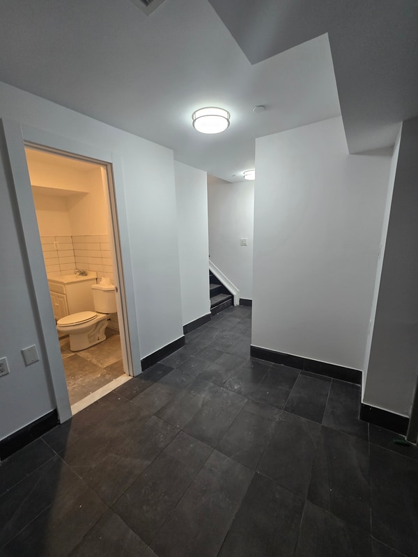 Building Photo - 195 Herzl St