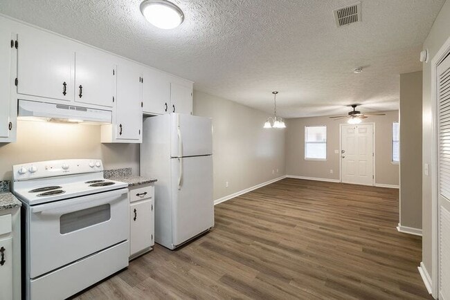 Building Photo - 112 Upland Ct