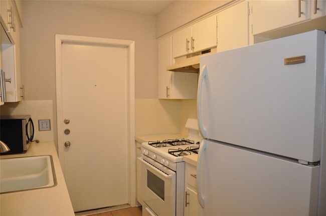 Building Photo - 2011 Gathright Cove