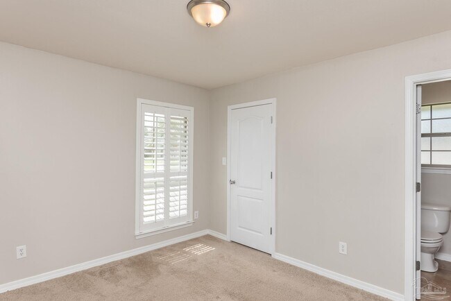 Building Photo - 8770 Kennedy Dr