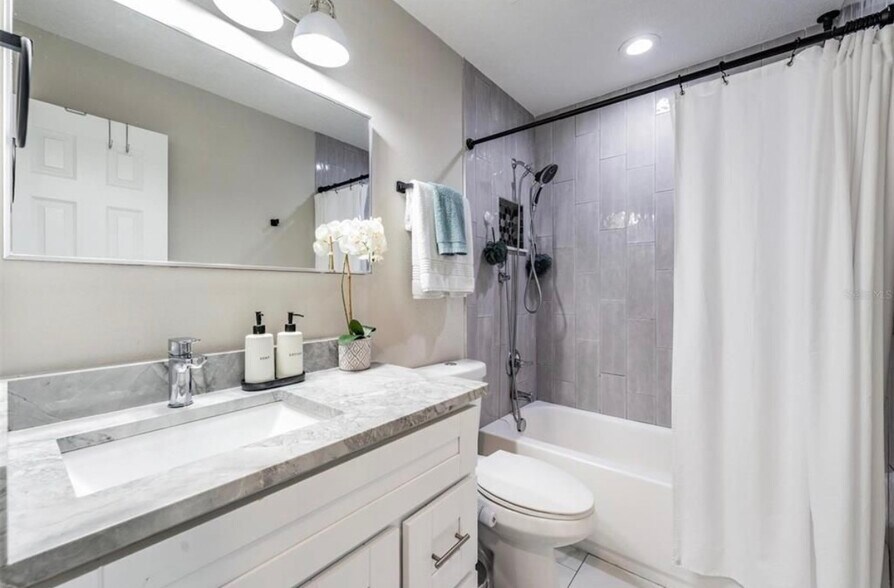Bathroom - 7308 N Dartmouth Ave