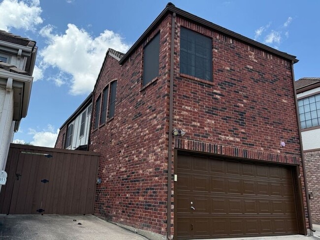 Building Photo - 17007 Vinland Dr