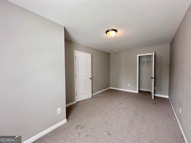 Building Photo - 308 Reedell Way