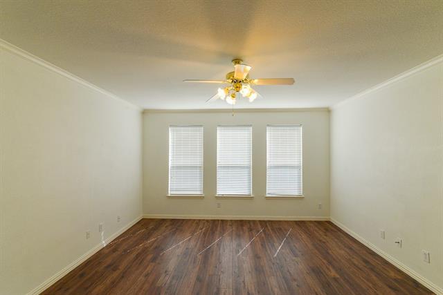 Building Photo - 9605 Pinehurst Dr