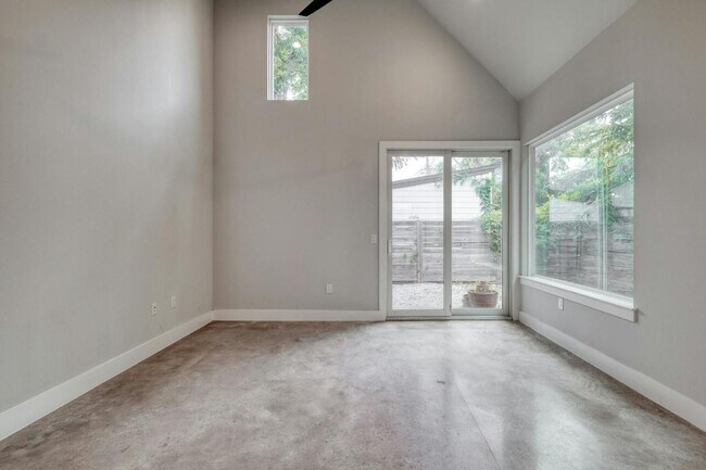 Building Photo - 4814 Harmon Ave