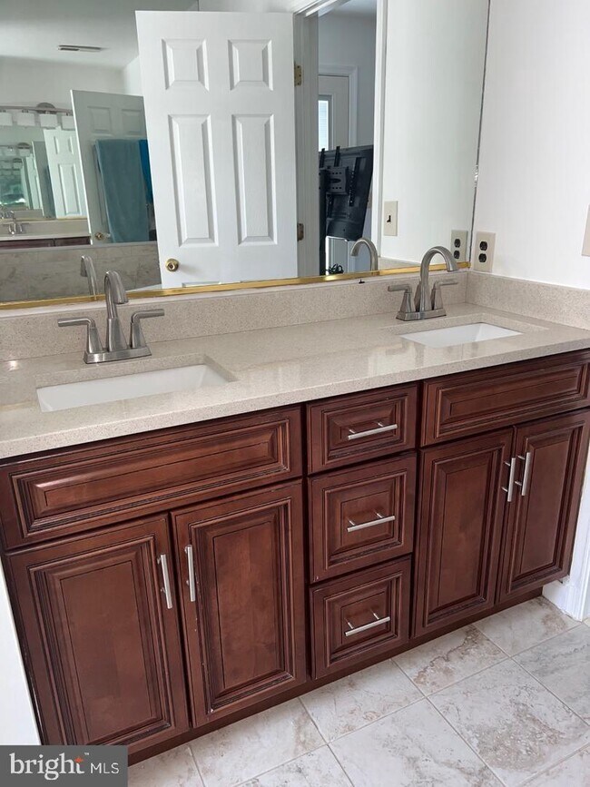 Building Photo - 10911 Buena Vista Ct