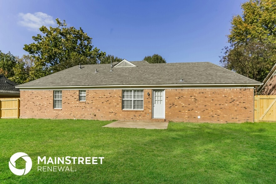 Building Photo - 6915 Blackthorn Dr