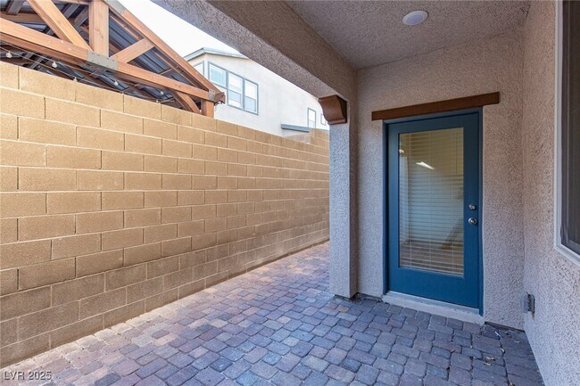 Building Photo - 2532 Vittora Pointe St