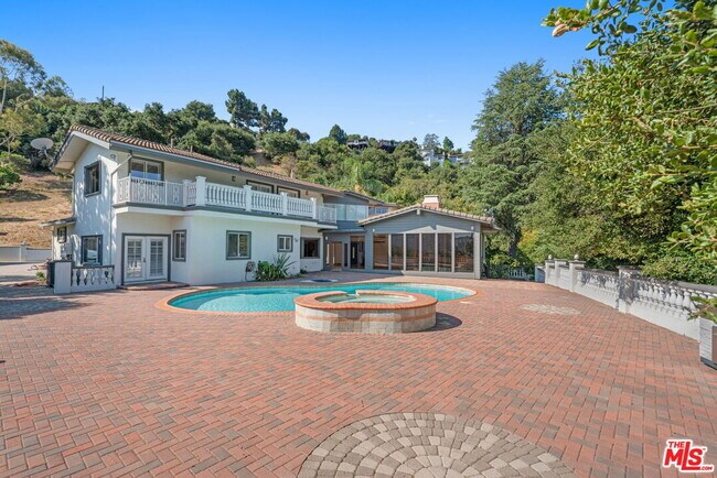 Building Photo - 3200 Oakley Dr
