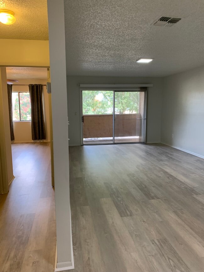 Building Photo - 658 Kenwick Cir