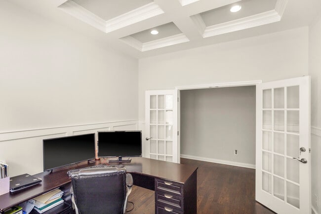 Building Photo - 2024 Albatross Way