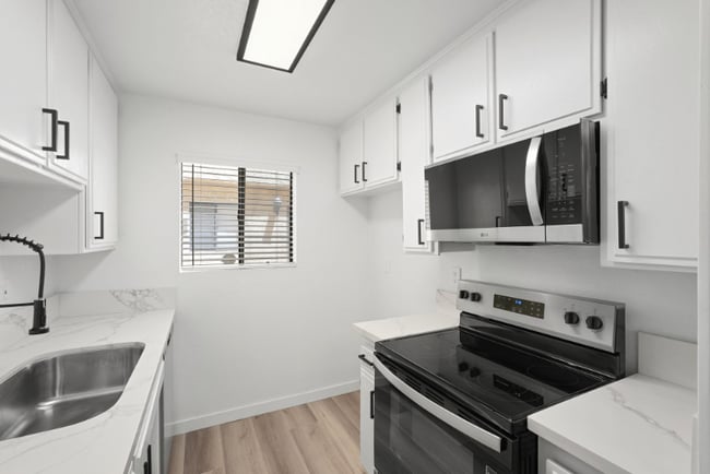 Building Photo - 5240 Whitsett Ave