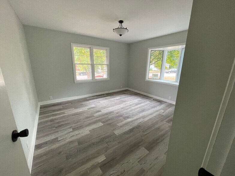 Building Photo - 532 Capitol Dr