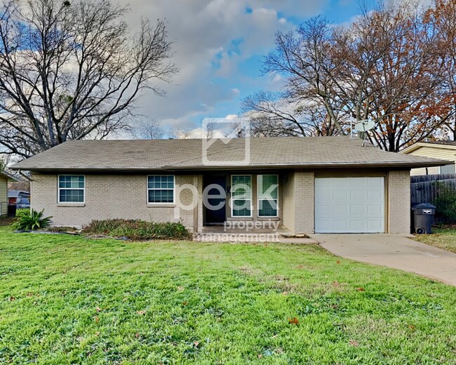 Building Photo - $1799! Beautiful 3Bed/2Bath home in FORT WORTH! Free application through 8/10! See information in...