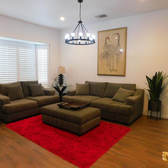 Building Photo - 14 Mission Palms Dr W