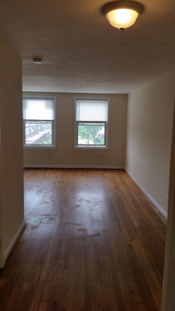 Building Photo - 1113-1113 19th St NE