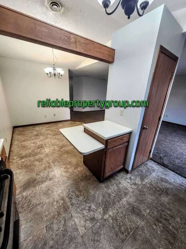 Building Photo - 1417 Lakehurst Dr