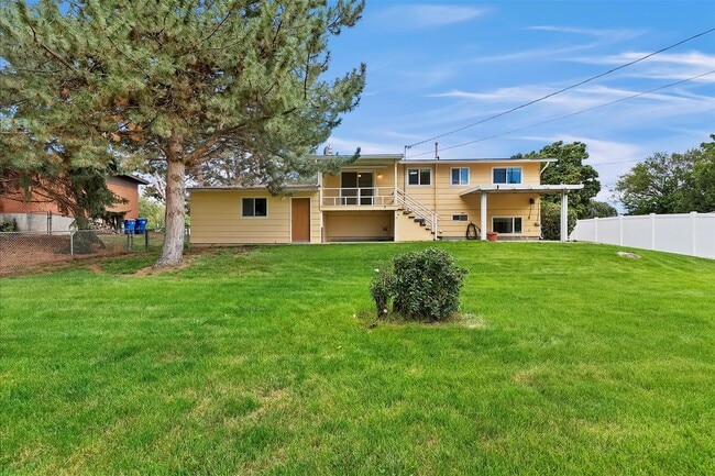 Building Photo - 6190 N Shandee Dr