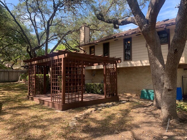 Building Photo - 9100 Tourney St