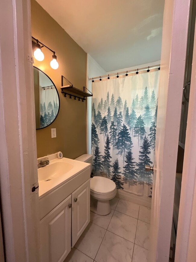 Building Photo - 1314 Oak Dr