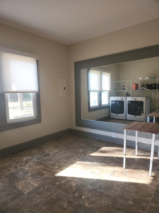 Building Photo - 250 Brainard Dr