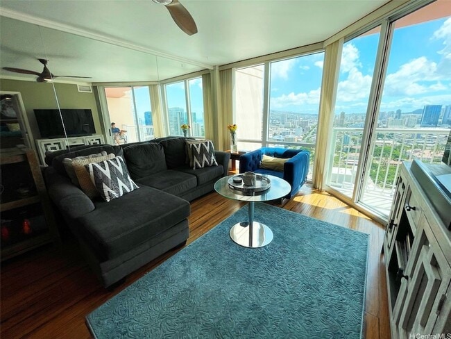 Building Photo - 801 S King St