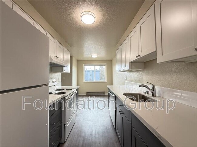 Building Photo - 938 N 100th St