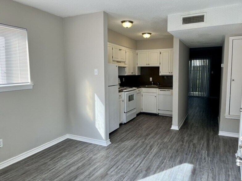 Interior Photo - Legacy Pointe