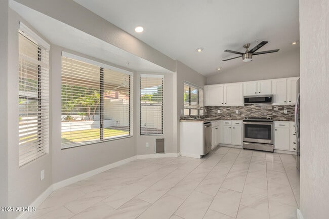 Building Photo - 9138 E Davenport Dr